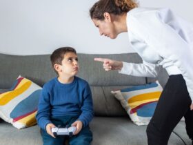 Pola Asuh Keras di Zaman Sekarang: Dampak dan Alternatif bagi Generasi Digital