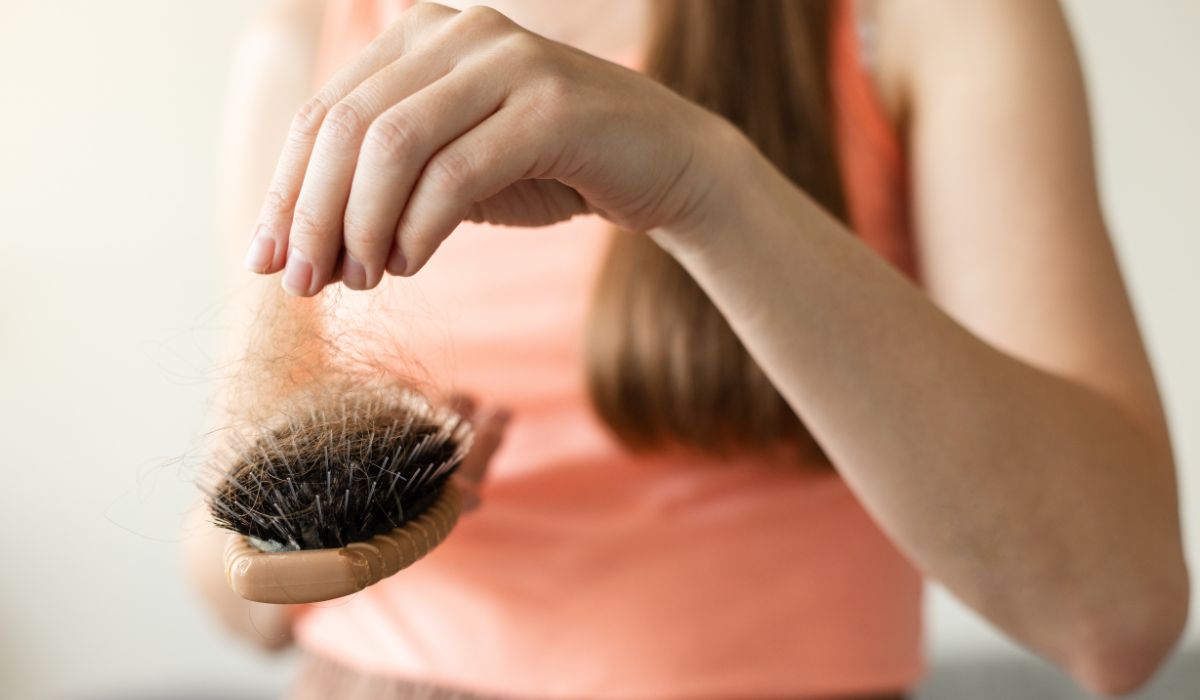Penyebab Rambut Rontok: Kenali Akarnya Sebelum Kehilangan Helainya