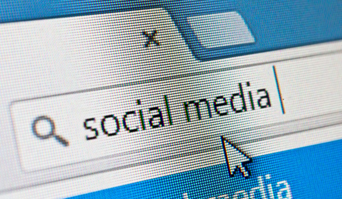 Curhat di Medsos Apakah Efektif? Memahami Dampak dan Batasannya